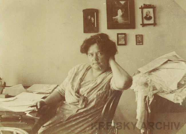 Adelheid Popp (1869–1939), Fabriksarbeiterin und Begründerin der proletarischen Frauenbewegung, arbeitete im Vorwärts als Herausgeberin der „Arbeiterinnen-Zeitung“.
