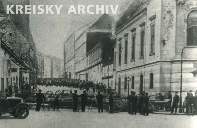 Juli 1927: Barrikade auf der Lerchenfelderstraße