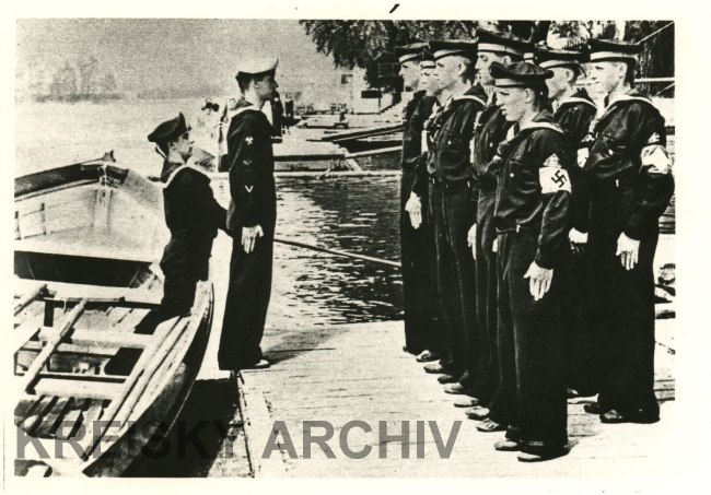Mitglieder der Marine-HJ an der alten Donau in Wien 1939