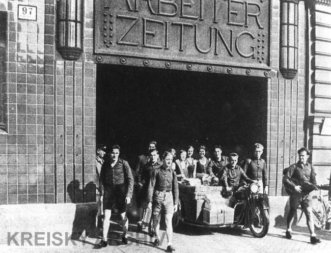 1932 schlossen sich verschiedene Arbeiter- und Bauerntheatergruppen zu den "Roten Spielern" zusammen. 