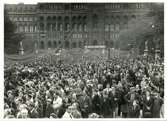 "Kommunistenputsch" 1950, Kundgebung am Rathausplatz