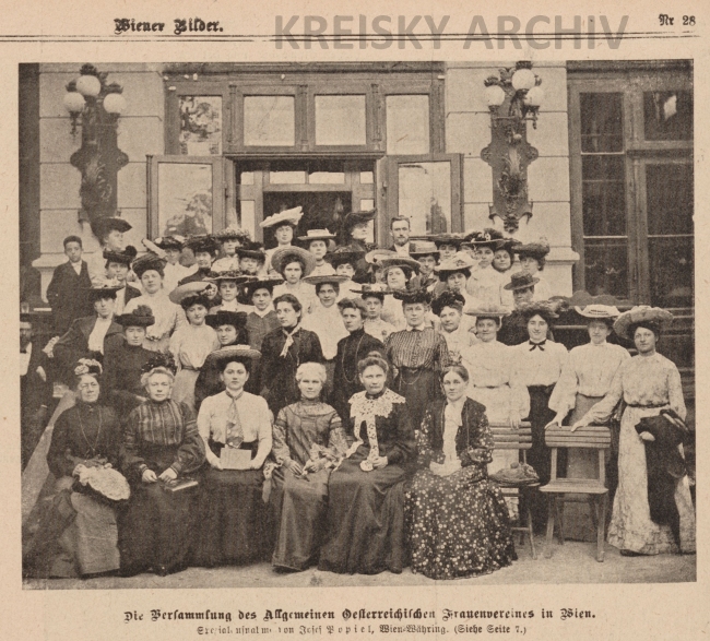 Versammlung des Allgemeinen österreichischen Frauenvereins im großen Saal des Türkenschanzparks, Juli 1904. 