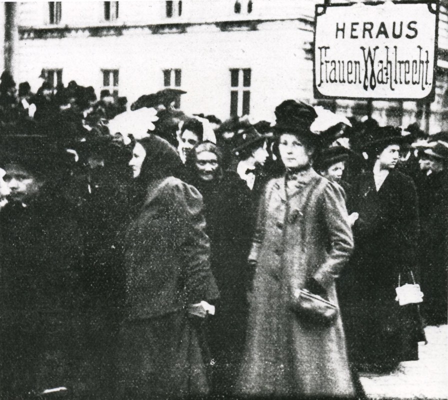 Demonstration der Sozialdemokratischen Arbeiterpartei zum 1. Internationalen Frauentag in Wien