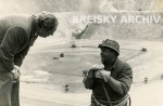 Bruno Kreisky mit einem Arbeiter am Steirischen Erzberg, Eisenerz 1969